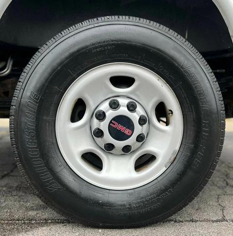Photo of 2018 Summit White GMC Savana 3500