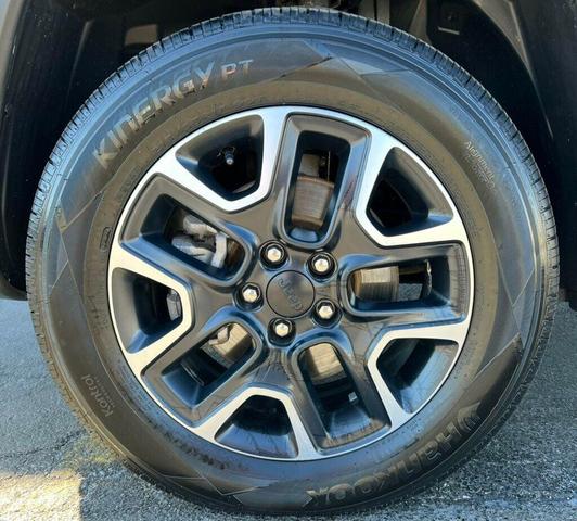Photo of 2021 Diamond Black Crystal Pearlcoat Jeep Compass