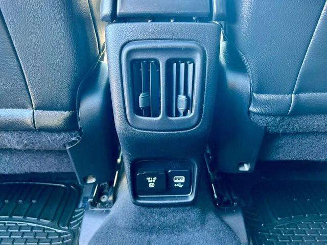 Photo of 2021 Diamond Black Crystal Pearlcoat Jeep Compass