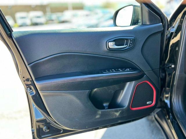 Photo of 2021 Diamond Black Crystal Pearlcoat Jeep Compass
