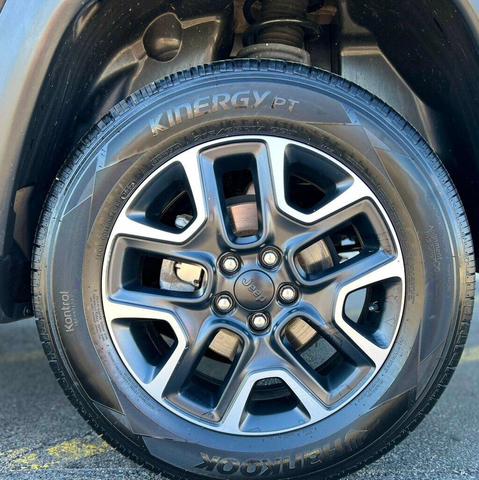 Photo of 2021 Diamond Black Crystal Pearlcoat Jeep Compass
