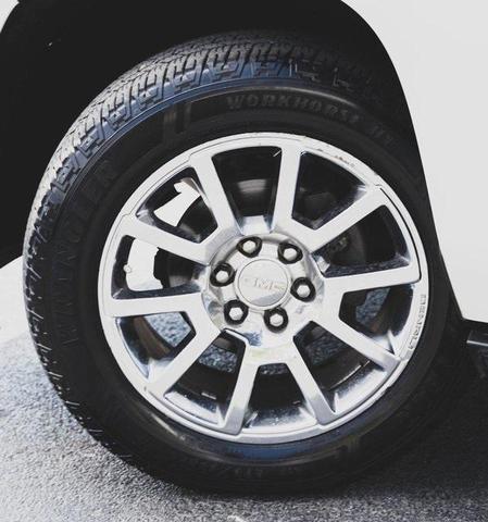 Photo of 2017 White Frost Tricoat GMC Yukon XL