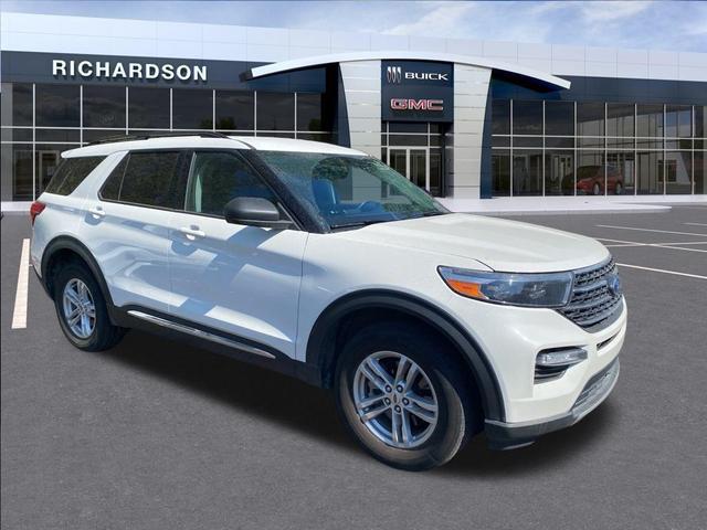 Photo of 2022 Star White Metallic Tri-Coat Ford Explorer