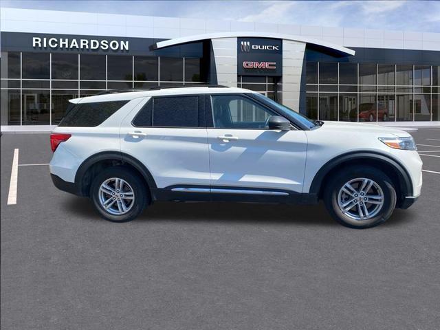 Photo of 2022 Star White Metallic Tri-Coat Ford Explorer