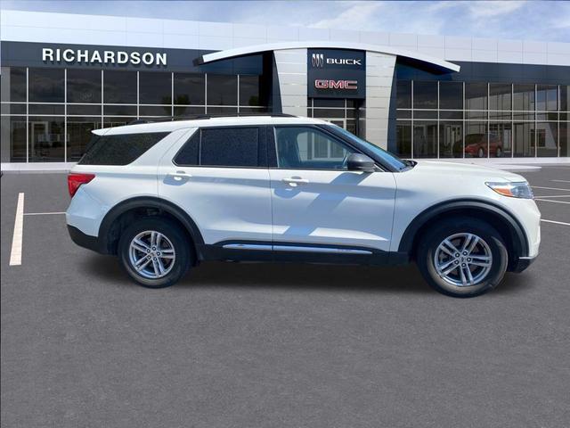 Photo of 2022 Star White Metallic Tri-Coat Ford Explorer