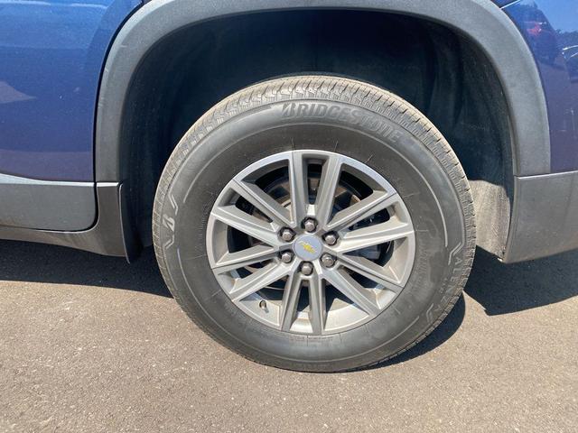 Photo of 2023 Northsky Blue Metallic Chevrolet Traverse