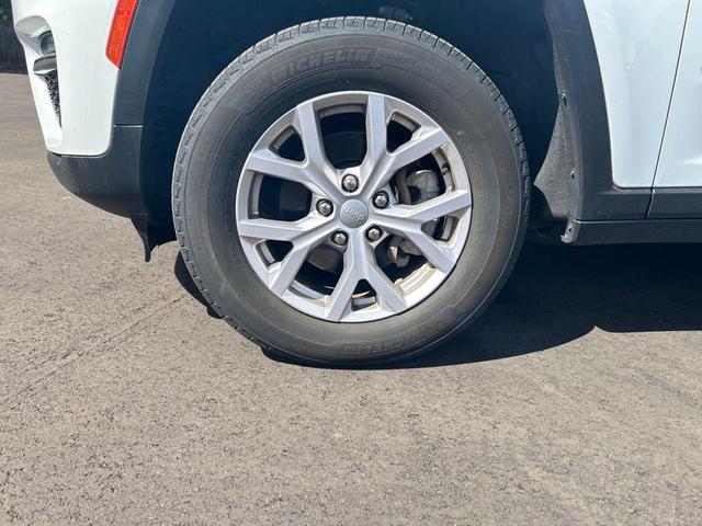 Photo of 2022 Bright White Clearcoat Jeep Grand Cherokee