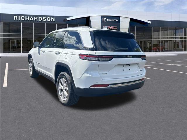 Photo of 2022 Bright White Clearcoat Jeep Grand Cherokee