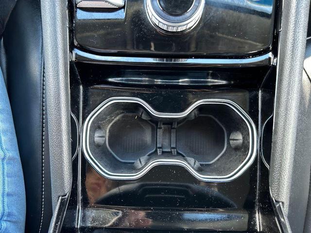 Photo of 2022 Bright White Clearcoat Jeep Grand Cherokee