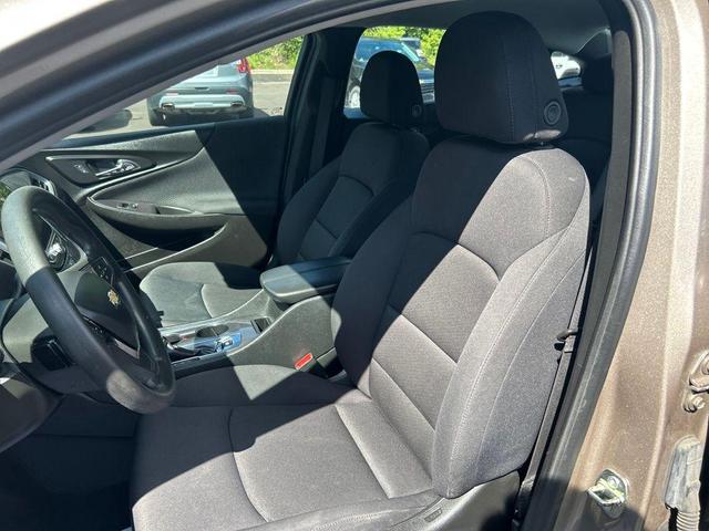Photo of 2023 Mineral Gray Metallic Chevrolet Malibu