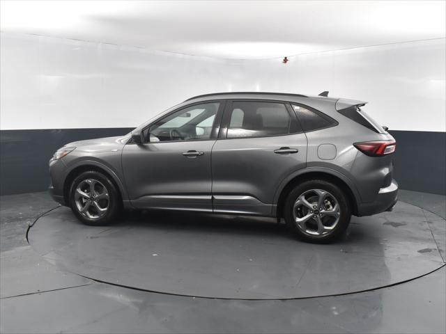 Photo of 2024 Gray Metallic Ford Escape