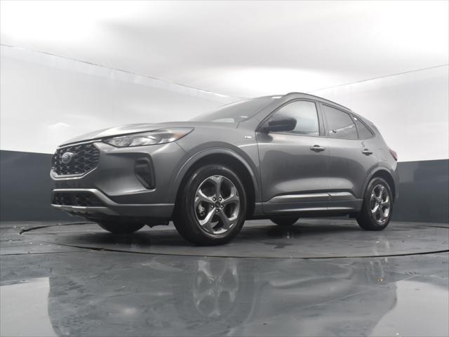 Photo of 2024 Gray Metallic Ford Escape