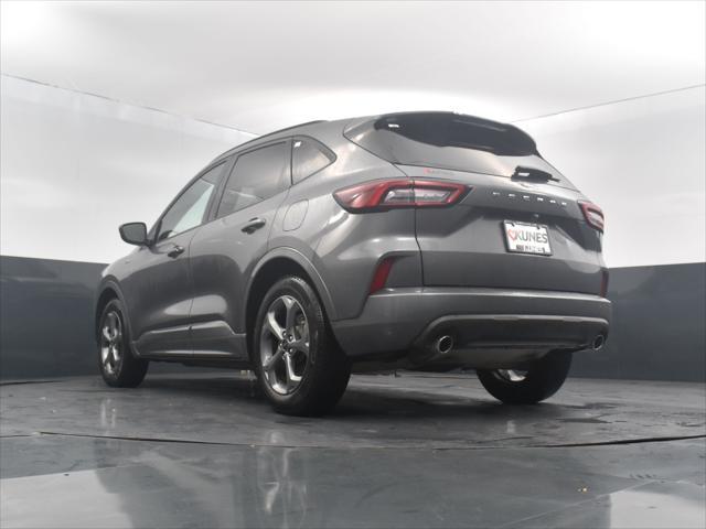 Photo of 2024 Gray Metallic Ford Escape