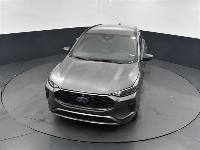 Photo of 2024 Gray Metallic Ford Escape