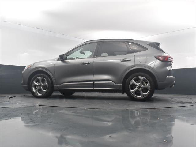 Photo of 2024 Gray Metallic Ford Escape