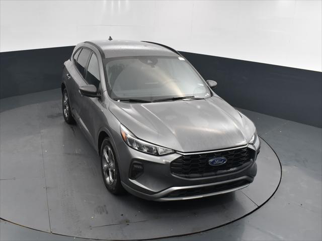 Photo of 2024 Gray Metallic Ford Escape