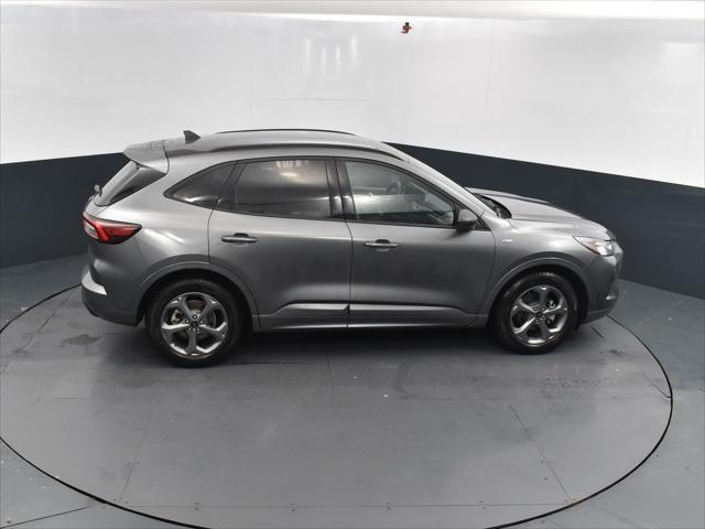 Photo of 2024 Gray Metallic Ford Escape