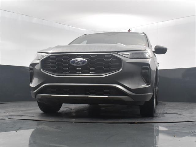 Photo of 2024 Gray Metallic Ford Escape