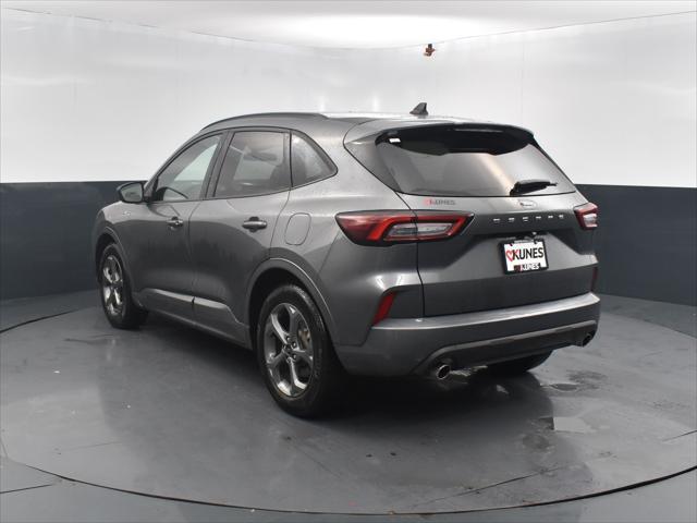 Photo of 2024 Gray Metallic Ford Escape