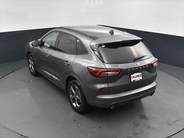 Photo of 2024 Gray Metallic Ford Escape
