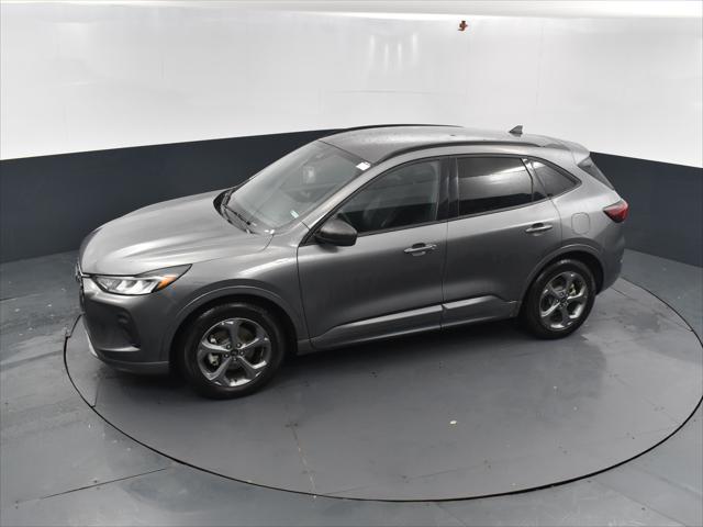 Photo of 2024 Gray Metallic Ford Escape