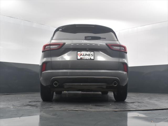 Photo of 2024 Gray Metallic Ford Escape