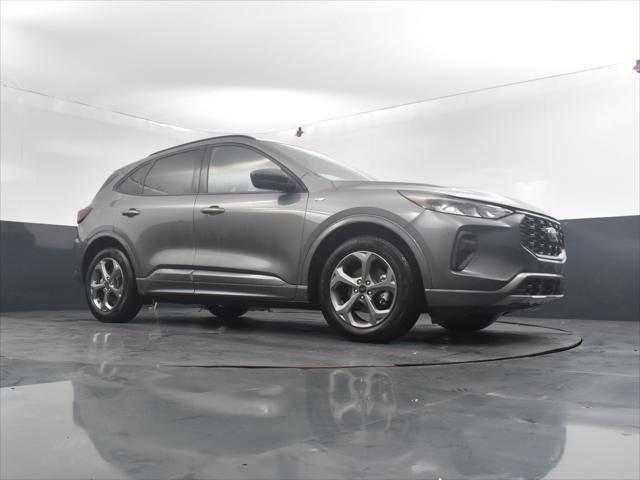 Photo of 2024 Gray Metallic Ford Escape