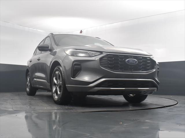 Photo of 2024 Gray Metallic Ford Escape
