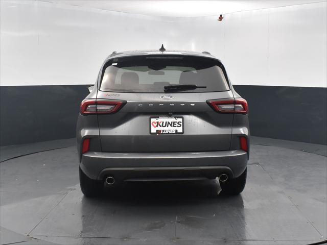 Photo of 2024 Gray Metallic Ford Escape