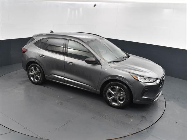 Photo of 2024 Gray Metallic Ford Escape
