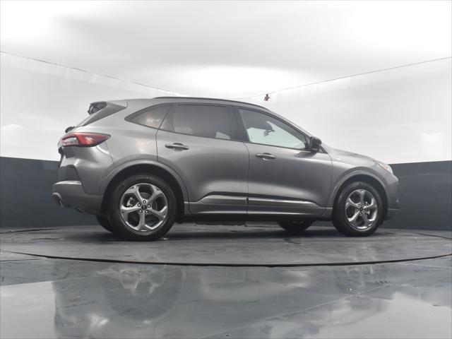 Photo of 2024 Gray Metallic Ford Escape