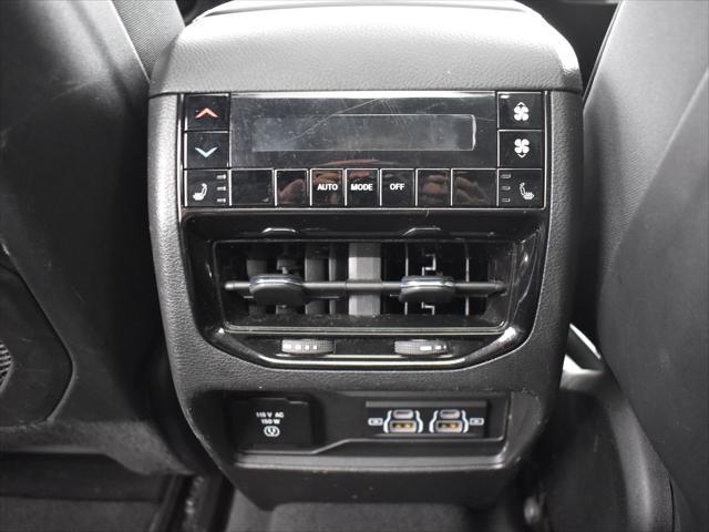 Photo of 2023 Silver Zynith Jeep Grand Cherokee L