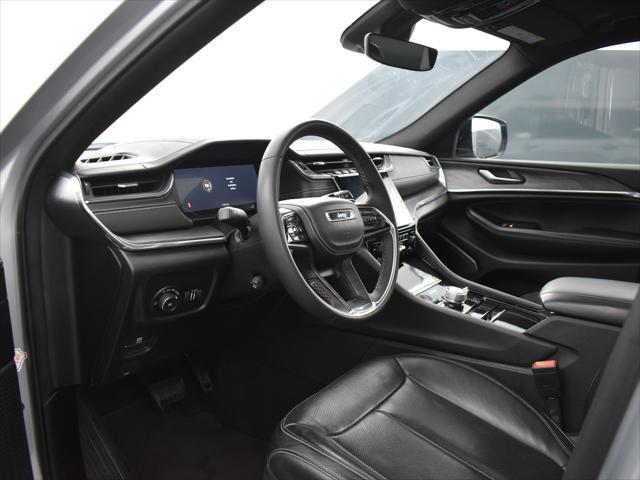 Photo of 2023 Silver Zynith Jeep Grand Cherokee L