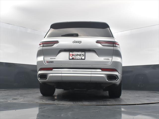 Photo of 2023 Silver Zynith Jeep Grand Cherokee L