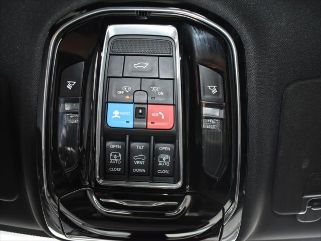 Photo of 2023 Silver Zynith Jeep Grand Cherokee L