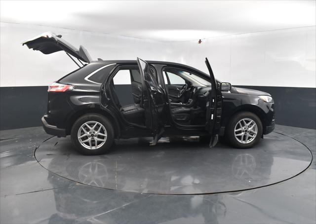 Photo of 2024 Black Metallic Ford Edge