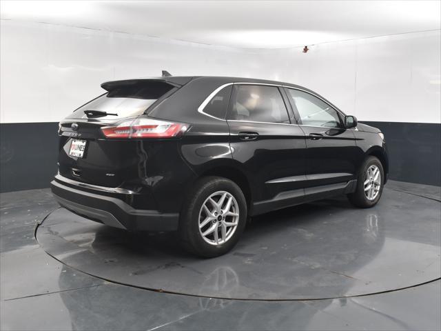 Photo of 2024 Black Metallic Ford Edge