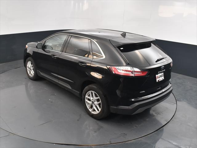 Photo of 2024 Black Metallic Ford Edge