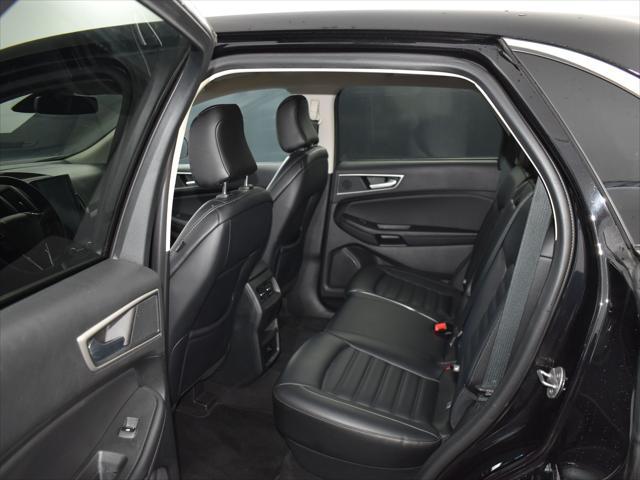 Photo of 2024 Black Metallic Ford Edge