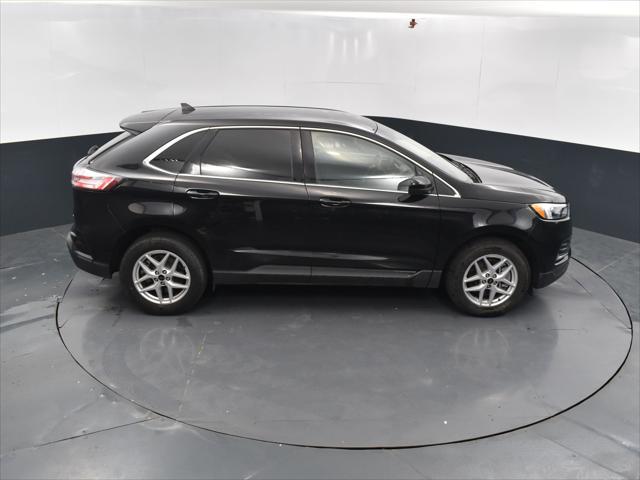 Photo of 2024 Black Metallic Ford Edge