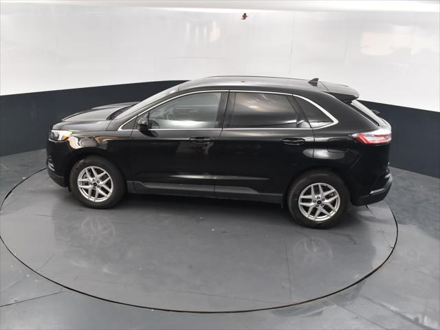 Photo of 2024 Black Metallic Ford Edge