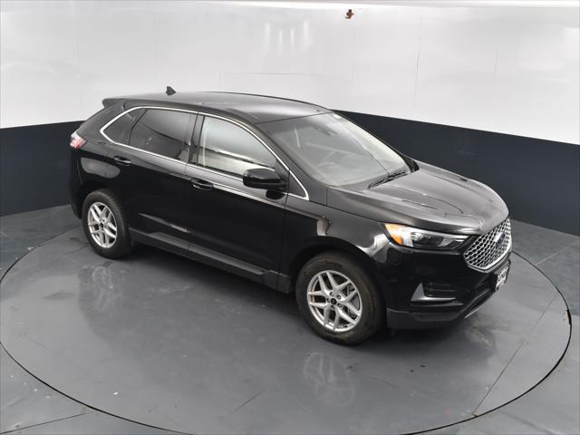 Photo of 2024 Black Metallic Ford Edge