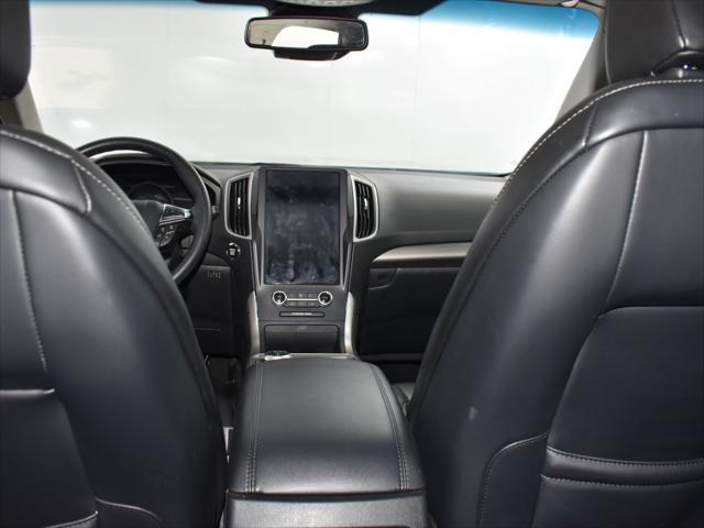 Photo of 2024 Black Metallic Ford Edge