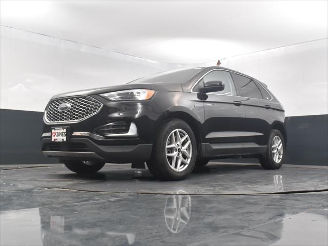 Photo of 2024 Black Metallic Ford Edge