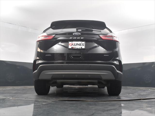 Photo of 2024 Black Metallic Ford Edge