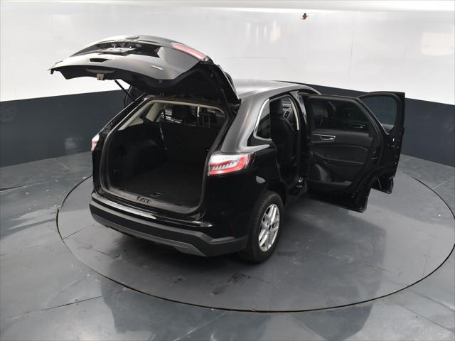 Photo of 2024 Black Metallic Ford Edge