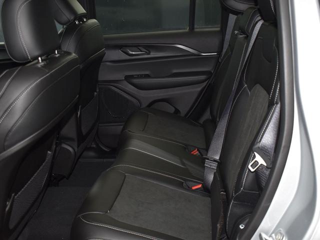 Photo of 2025 Silver Zynith Jeep Grand Cherokee