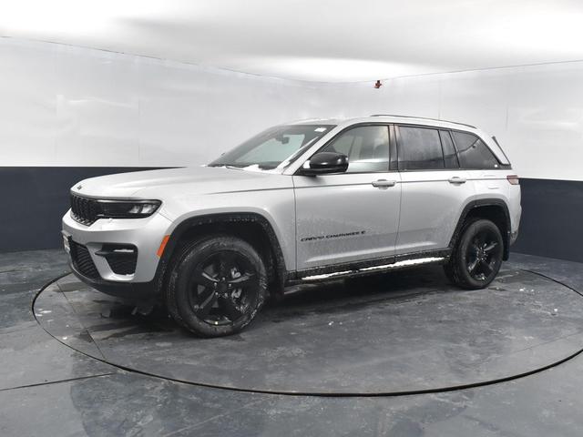 Photo of 2025 Silver Zynith Jeep Grand Cherokee