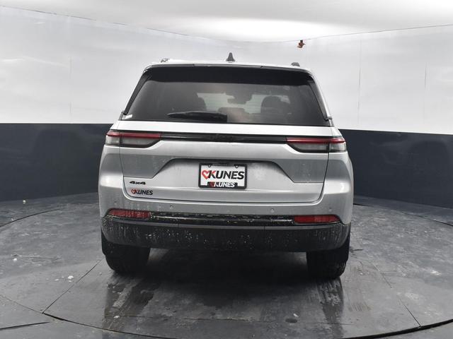 Photo of 2025 Silver Zynith Jeep Grand Cherokee