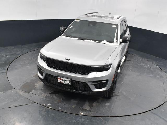 Photo of 2025 Silver Zynith Jeep Grand Cherokee